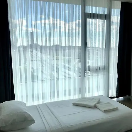 Secured Lux 2 + 1 - Gym, Sauna & Parking * Istanboel