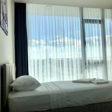 Secured Lux 2 + 1 - Gym, Sauna & Parking Appartement Istanboel