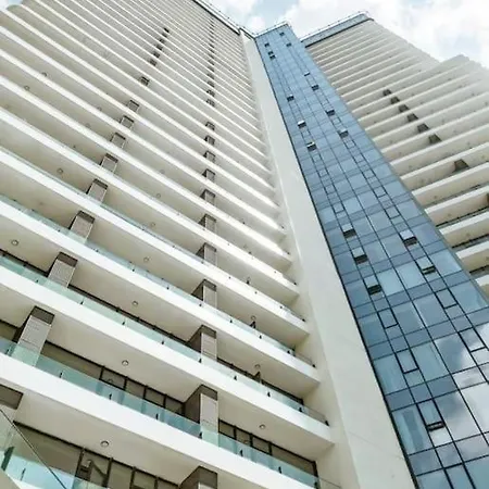 Appartement Secured Lux 2 + 1 - Gym, Sauna & Parking *